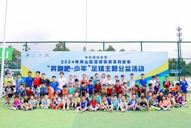 中国男篮4分险胜！焦泊乔爆发，王俊杰18分14篮板，徐昕10分